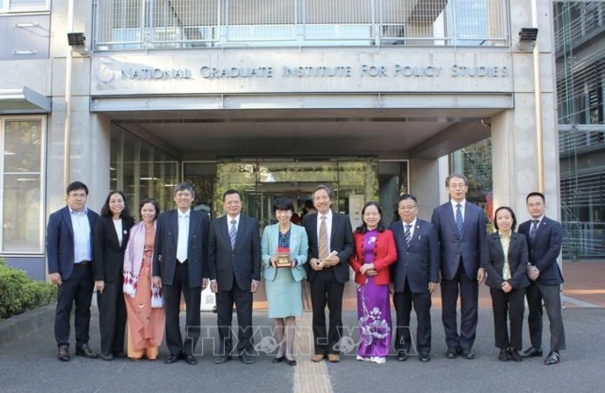 Vietnam, Japan exchange experience in public administration science